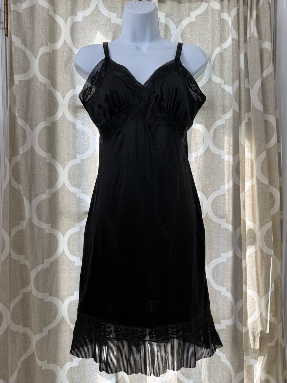 VTG 50s Nylon Embroidered Paisley Black Lace Accordion Chiffon Trim Slip Dress